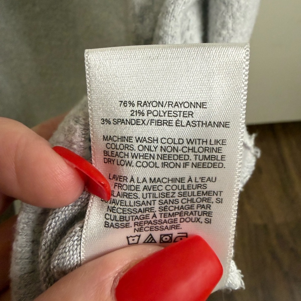 Express Light Gray Sleeveless Turtleneck Sweater – Size Medium NWOT - Picture 3 of 3